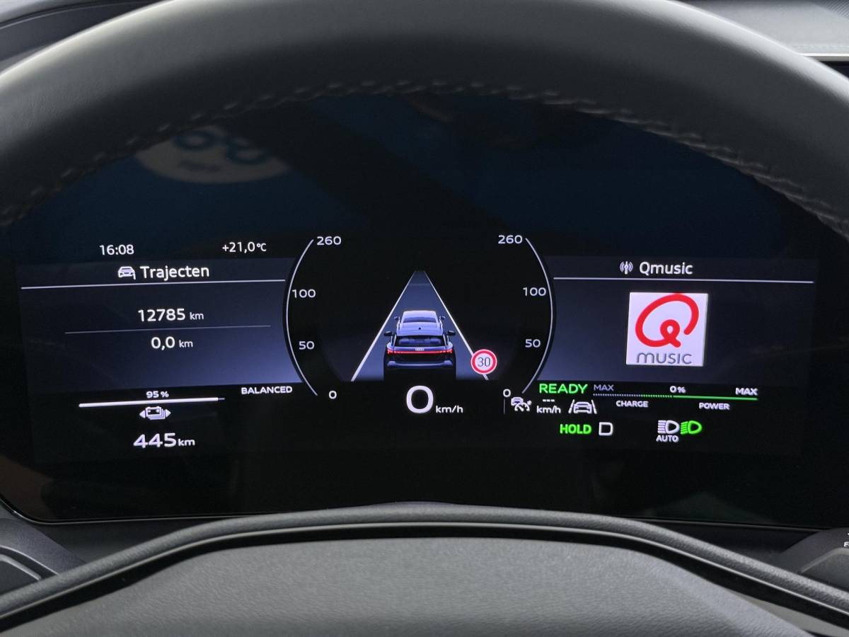 Audi Q6 e-tron Audi Q6 e-tron Launch edition 83 kWh BOMVOL! | ELEK. TREKHAAK | STOEL VERWARMING VOOR EN ACHTER | KEYLESS | 360 CAMERA | STUURVERWARMING | FABRIEKS GARANTIE TM 01-08-2027 |