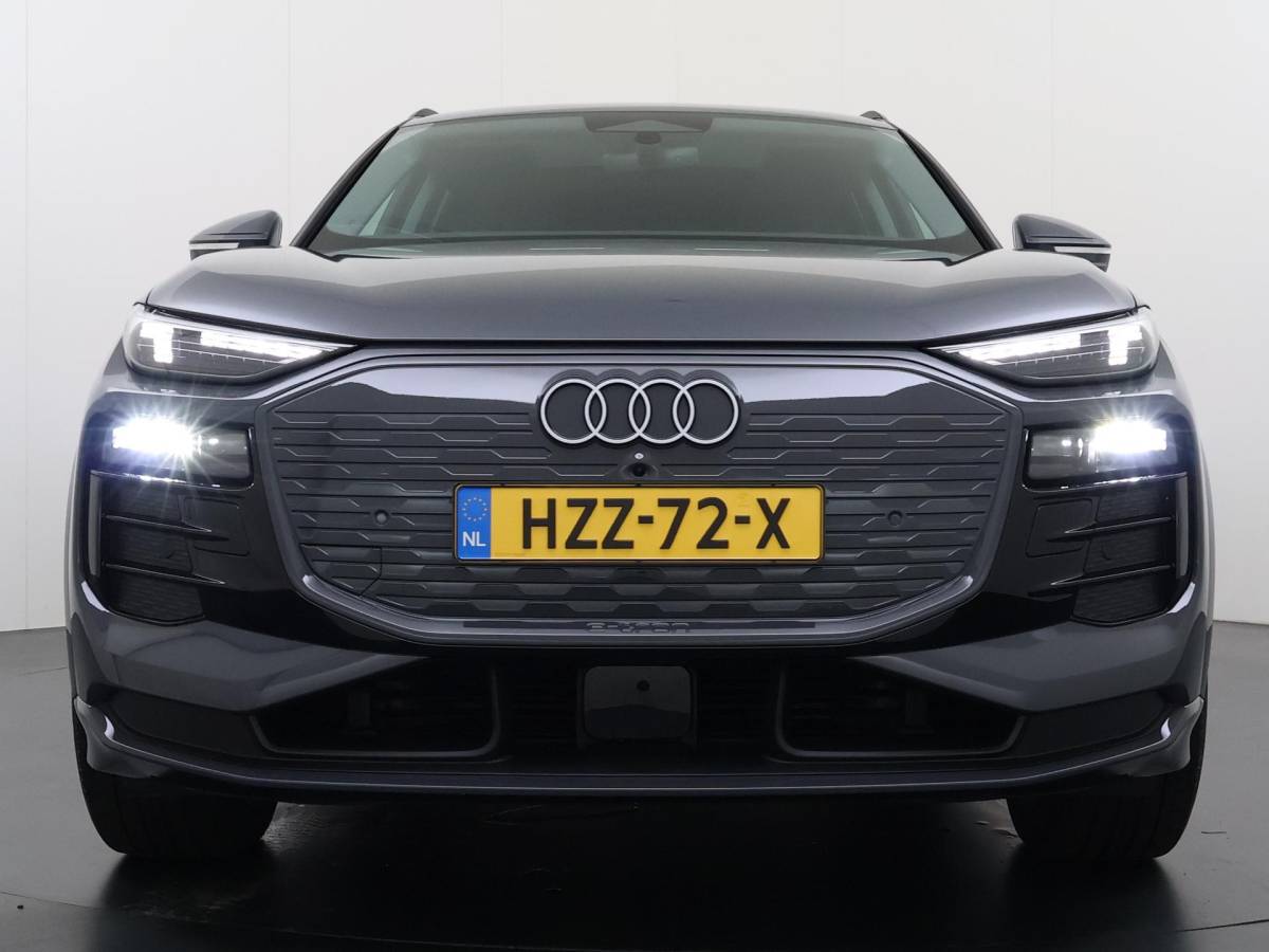 Audi Q6 e-tron Audi Q6 e-tron Launch edition 83 kWh BOMVOL! | ELEK. TREKHAAK | STOEL VERWARMING VOOR EN ACHTER | KEYLESS | 360 CAMERA | STUURVERWARMING | FABRIEKS GARANTIE TM 01-08-2027 |
