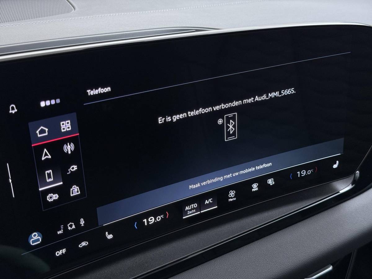 Audi Q6 e-tron Audi Q6 e-tron Launch edition 83 kWh BOMVOL! | ELEK. TREKHAAK | STOEL VERWARMING VOOR EN ACHTER | KEYLESS | 360 CAMERA | STUURVERWARMING | FABRIEKS GARANTIE TM 01-08-2027 |