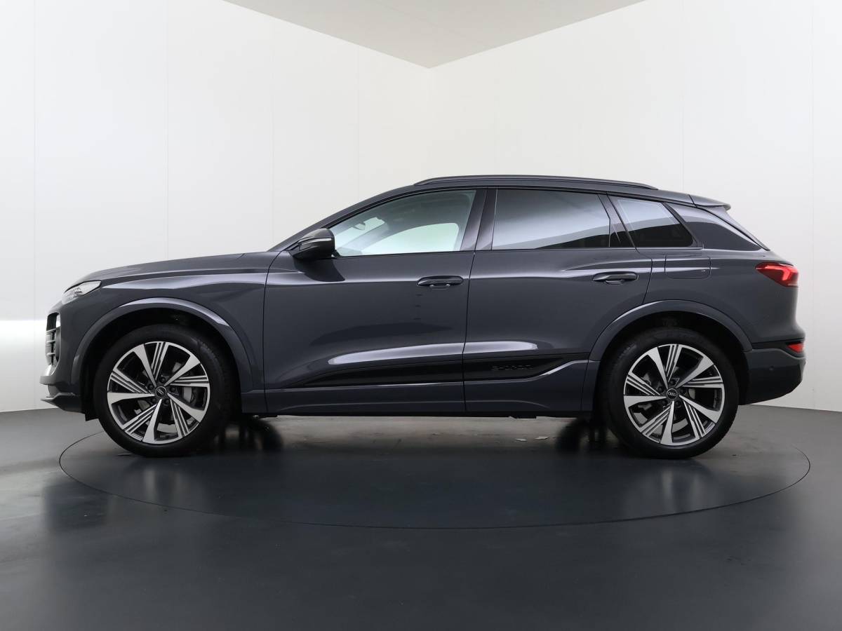 Audi Q6 e-tron Audi Q6 e-tron Launch edition 83 kWh BOMVOL! | ELEK. TREKHAAK | STOEL VERWARMING VOOR EN ACHTER | KEYLESS | 360 CAMERA | STUURVERWARMING | FABRIEKS GARANTIE TM 01-08-2027 |