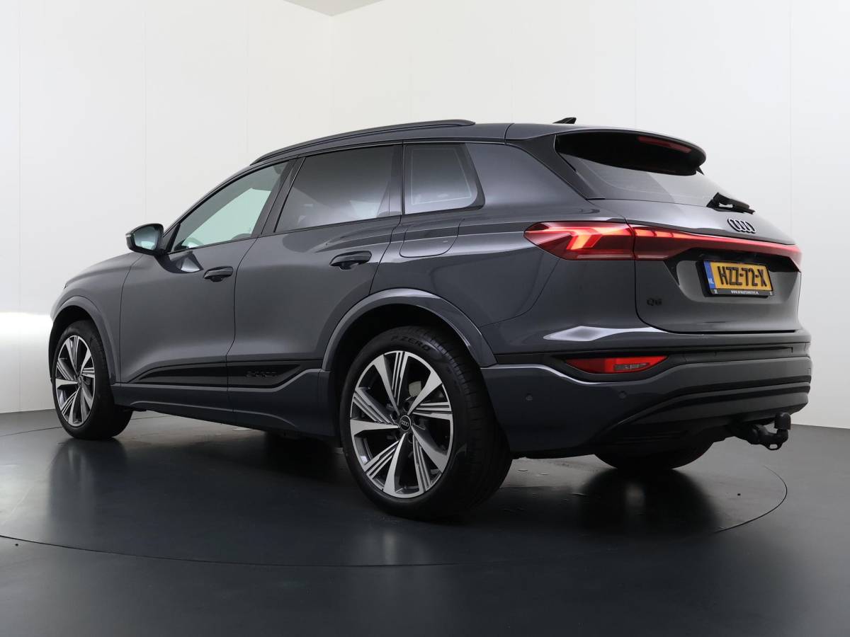 Audi Q6 e-tron Audi Q6 e-tron Launch edition 83 kWh BOMVOL! | ELEK. TREKHAAK | STOEL VERWARMING VOOR EN ACHTER | KEYLESS | 360 CAMERA | STUURVERWARMING | FABRIEKS GARANTIE TM 01-08-2027 |