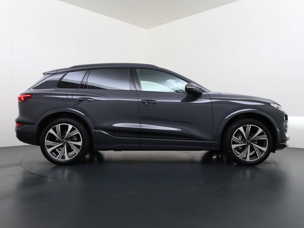 Audi Q6 e-tron Audi Q6 e-tron Launch edition 83 kWh BOMVOL! | ELEK. TREKHAAK | STOEL VERWARMING VOOR EN ACHTER | KEYLESS | 360 CAMERA | STUURVERWARMING | FABRIEKS GARANTIE TM 01-08-2027 |
