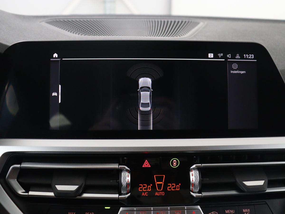 BMW 3 Serie BMW 3-serie 320i Executive Edition | Half leder | Cruise control | Navigatie |  Bluetooth | Carplay | Park assist | Interieurverlichting | Virtueel dashboard | Climate control | Full LED | 18″ velgen