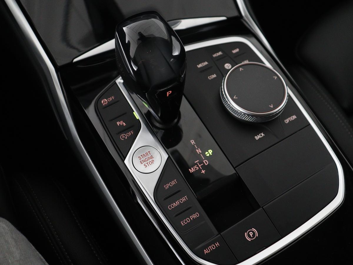 BMW 3 Serie BMW 3-serie 320i Executive Edition | Half leder | Cruise control | Navigatie |  Bluetooth | Carplay | Park assist | Interieurverlichting | Virtueel dashboard | Climate control | Full LED | 18″ velgen