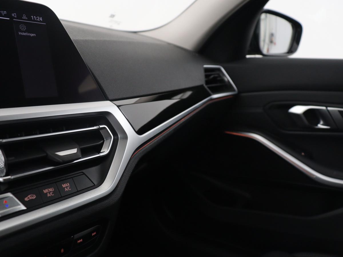BMW 3 Serie BMW 3-serie 320i Executive Edition | Half leder | Cruise control | Navigatie |  Bluetooth | Carplay | Park assist | Interieurverlichting | Virtueel dashboard | Climate control | Full LED | 18″ velgen