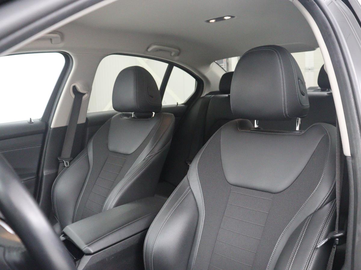 BMW 3 Serie BMW 3-serie 320i Executive Edition | Half leder | Cruise control | Navigatie |  Bluetooth | Carplay | Park assist | Interieurverlichting | Virtueel dashboard | Climate control | Full LED | 18″ velgen