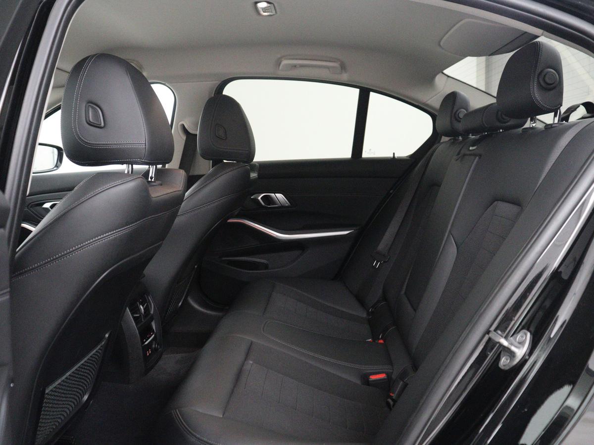 BMW 3 Serie BMW 3-serie 320i Executive Edition | Half leder | Cruise control | Navigatie |  Bluetooth | Carplay | Park assist | Interieurverlichting | Virtueel dashboard | Climate control | Full LED | 18″ velgen