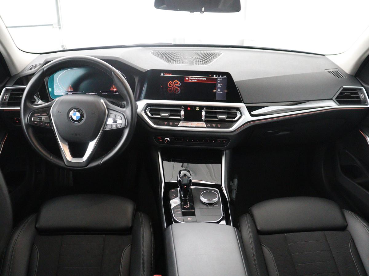 BMW 3 Serie BMW 3-serie 320i Executive Edition | Half leder | Cruise control | Navigatie |  Bluetooth | Carplay | Park assist | Interieurverlichting | Virtueel dashboard | Climate control | Full LED | 18″ velgen