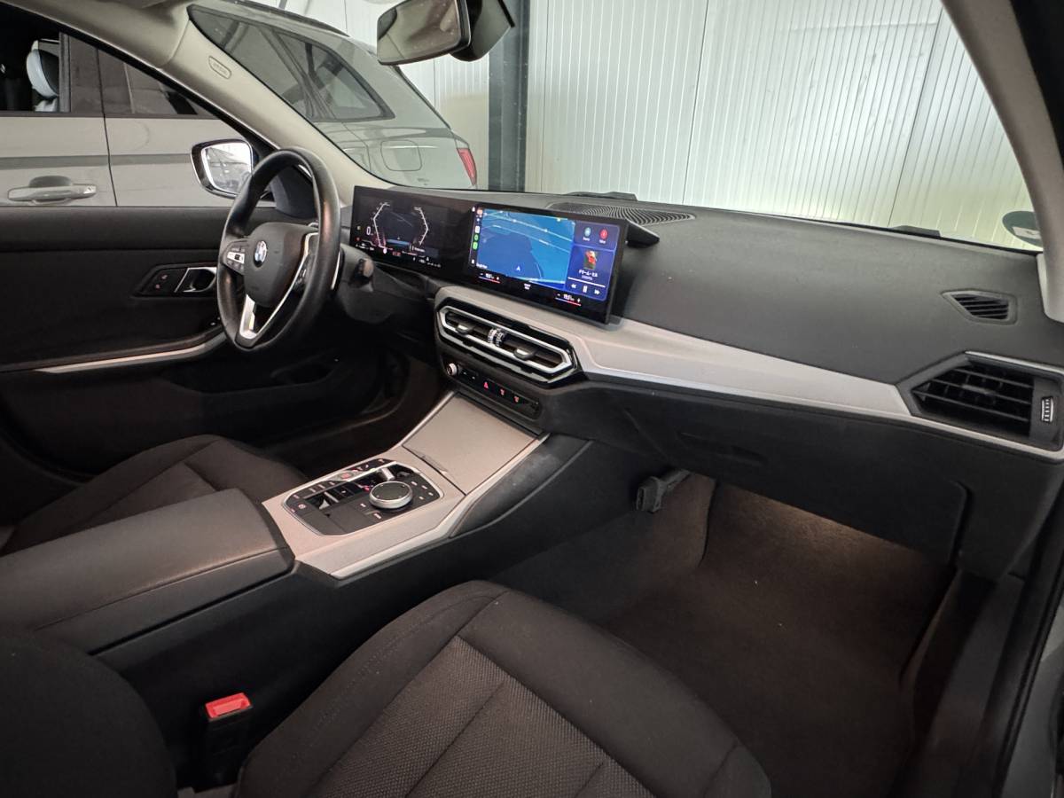 BMW 3 Serie BMW 3-serie Touring NEW 318IA 2.0 156PK  AUT. NAVI/LED/PDC/CARPLAY