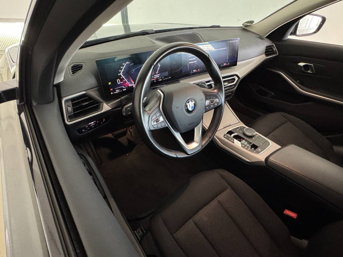 BMW 3 Serie BMW 3-serie Touring NEW 318IA 2.0 156PK  AUT. NAVI/LED/PDC/CARPLAY