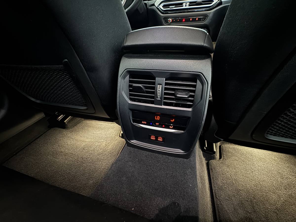 BMW 3 Serie BMW 3-serie Touring NEW 318IA 2.0 156PK  AUT. NAVI/LED/PDC/CARPLAY