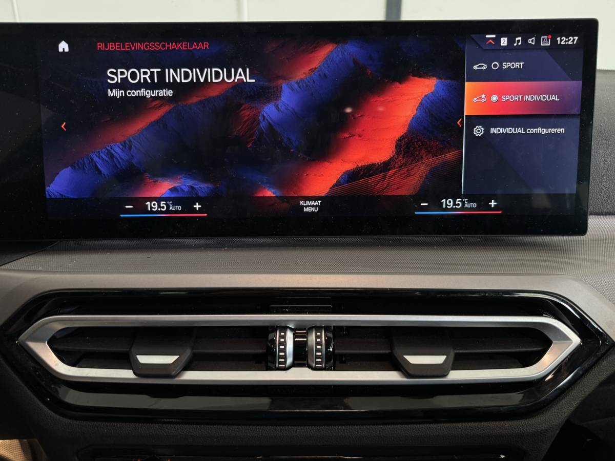 BMW 3 Serie BMW 3-serie Touring NEW 318IA 2.0 156PK  AUT. NAVI/LED/PDC/CARPLAY