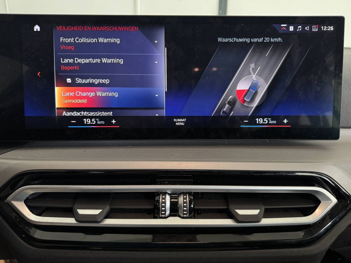 BMW 3 Serie BMW 3-serie Touring NEW 318IA 2.0 156PK  AUT. NAVI/LED/PDC/CARPLAY