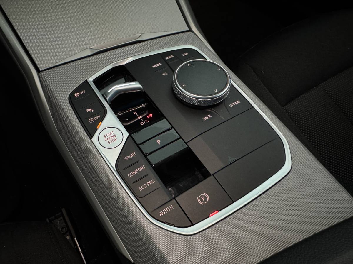 BMW 3 Serie BMW 3-serie Touring NEW 318IA 2.0 156PK  AUT. NAVI/LED/PDC/CARPLAY