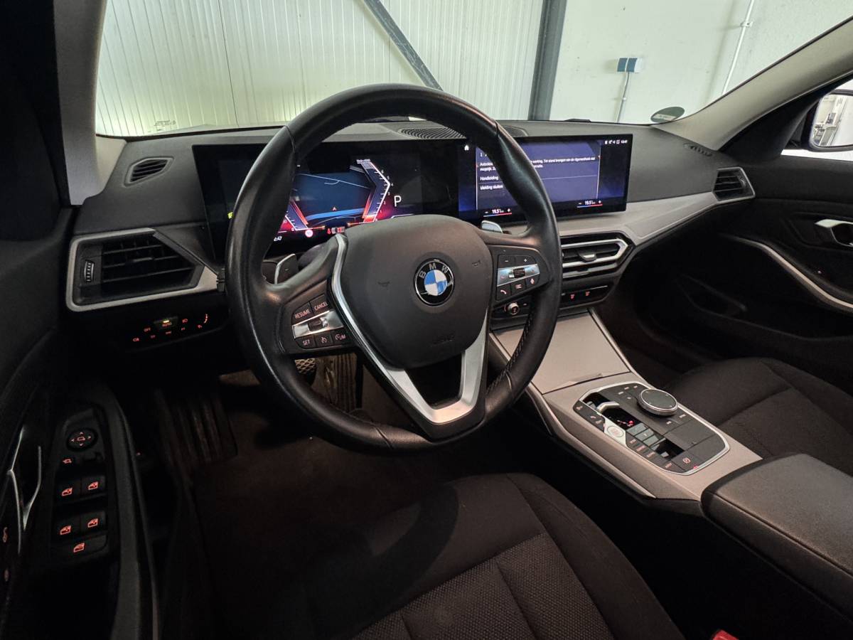 BMW 3 Serie BMW 3-serie Touring NEW 318IA 2.0 156PK  AUT. NAVI/LED/PDC/CARPLAY