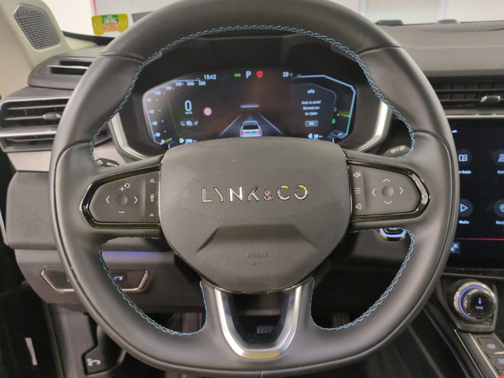 Lynk & Co 01 Lynk & Co 01 1.5 262pk Plug-in Adapt.Cruise Pano.dak Carplay Black Magic