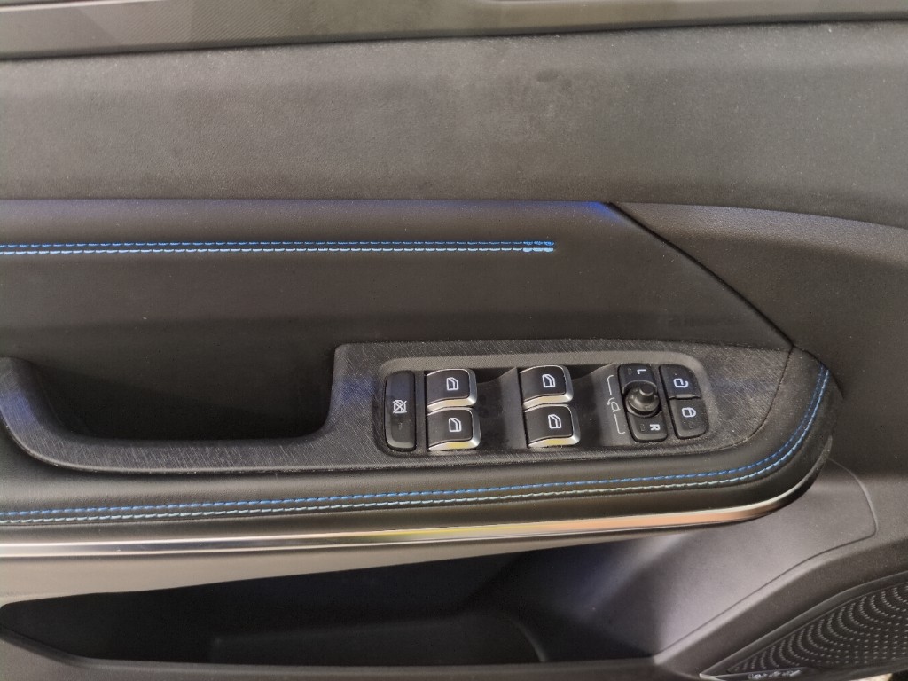 Lynk & Co 01 Lynk & Co 01 1.5 262pk Plug-in Adapt.Cruise Pano.dak Carplay Black Magic