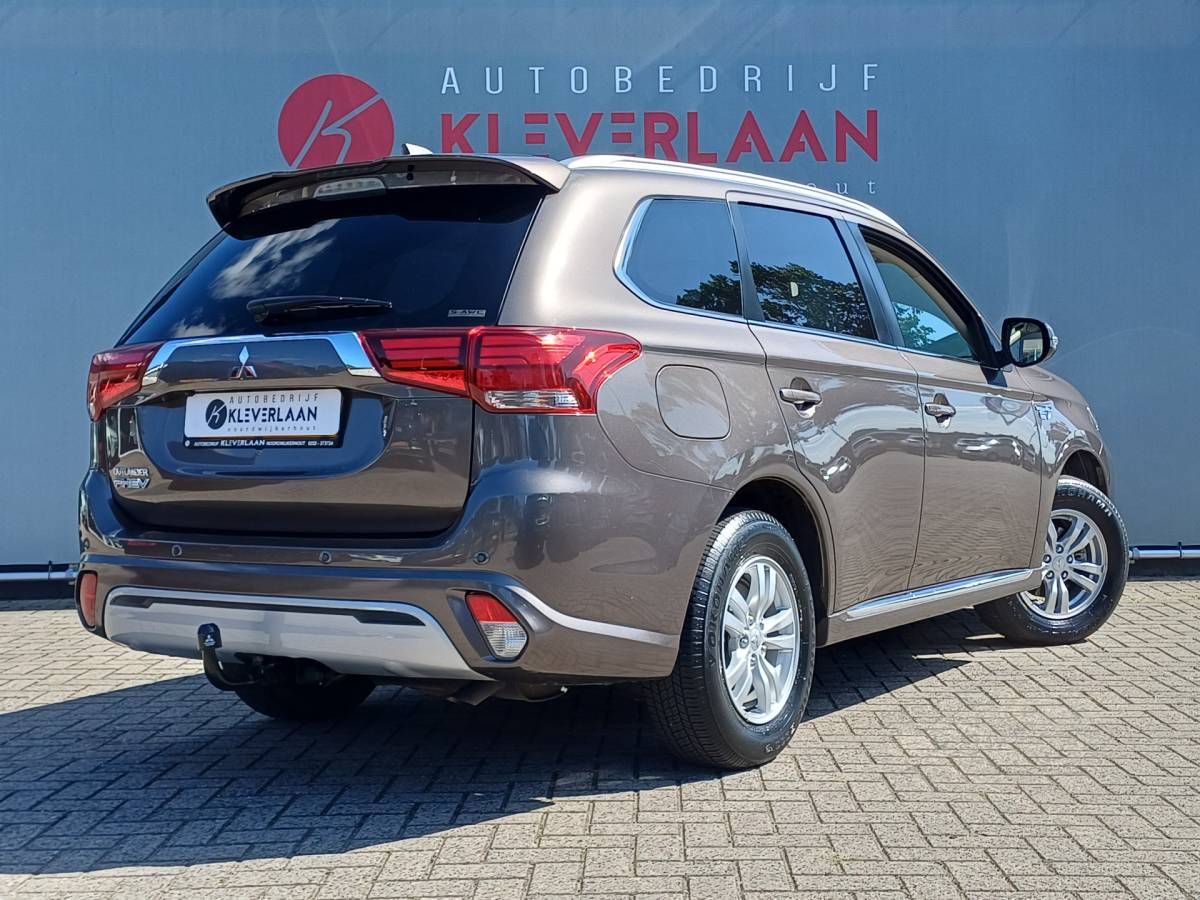 Mitsubishi Outlander Mitsubishi Outlander 2.4 PHEV Pure | TREKHAAK AFNEEMBAAR | CAMERA | PDC |  Wij bieden financiering mogelijkheden aan.