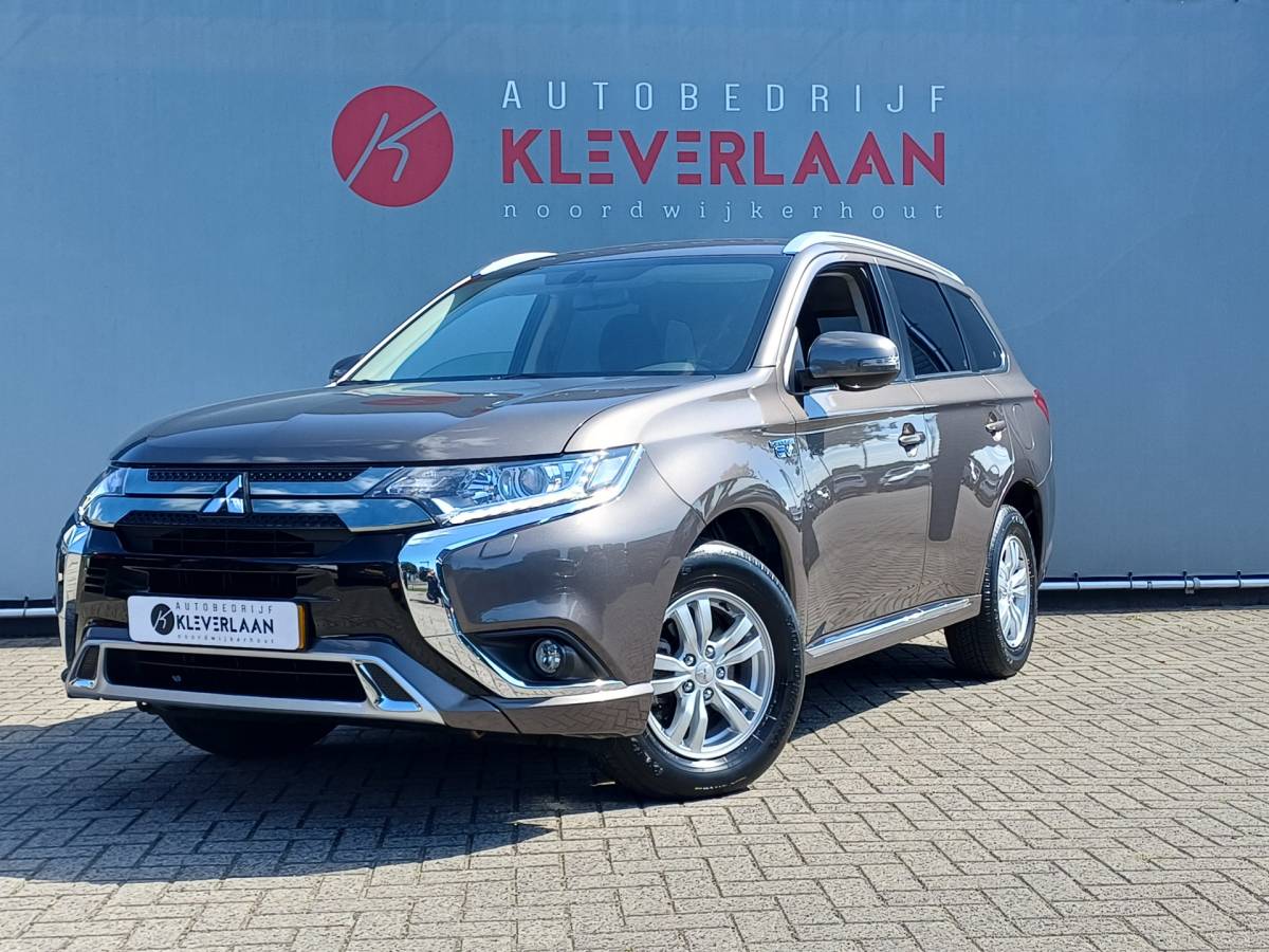 Mitsubishi Outlander Mitsubishi Outlander 2.4 PHEV Pure | TREKHAAK AFNEEMBAAR | CAMERA | PDC |  Wij bieden financiering mogelijkheden aan.