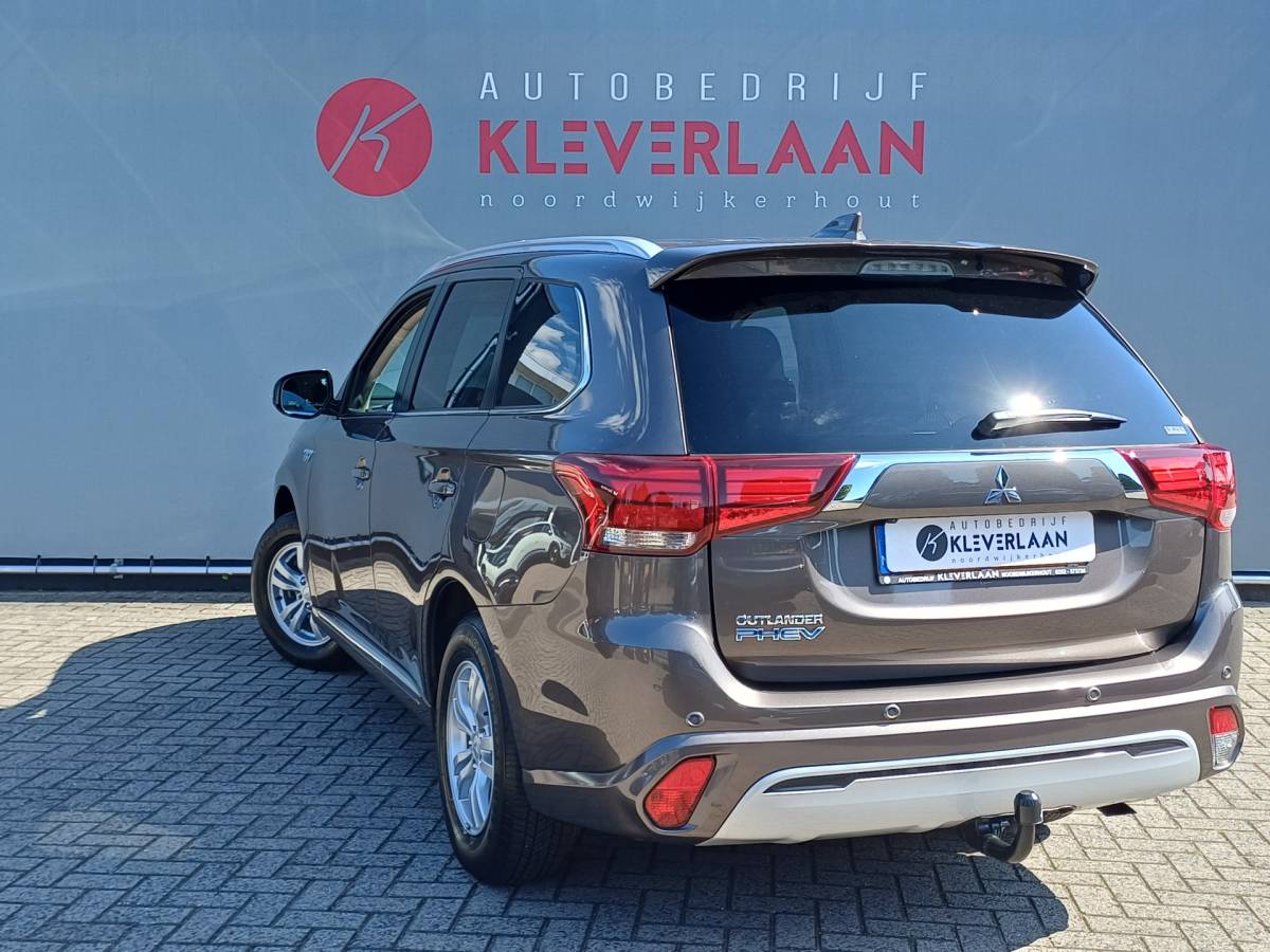 Mitsubishi Outlander Mitsubishi Outlander 2.4 PHEV Pure | TREKHAAK AFNEEMBAAR | CAMERA | PDC |  Wij bieden financiering mogelijkheden aan.