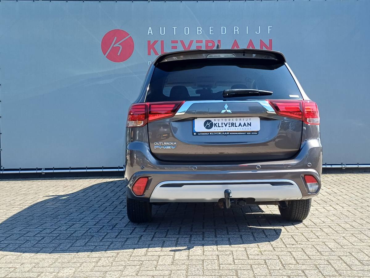 Mitsubishi Outlander Mitsubishi Outlander 2.4 PHEV Pure | TREKHAAK AFNEEMBAAR | CAMERA | PDC |  Wij bieden financiering mogelijkheden aan.