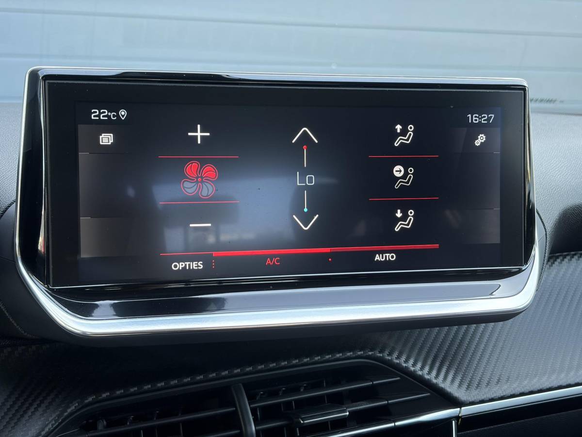 Peugeot 2008 Peugeot 2008 1.2 PureTech Allure ✓Recent beurt gehad✓D-riem vv in 06-2025✓360° Camera✓Draadloze telefoonlader✓Carplay✓Keyless✓Automaat✓Trekhaak✓Halfleder✓Navi✓Clima✓Cruise✓131pk✓Lm velgen✓2e Eigenaar✓Pdc V+A✓Rijstrooksensor✓N.A.P✓Apk tot 04-2028
