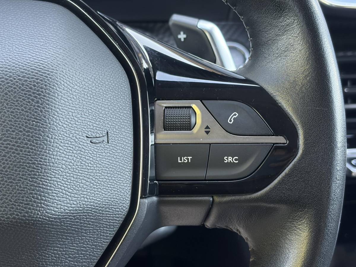 Peugeot 2008 Peugeot 2008 1.2 PureTech Allure ✓Recent beurt gehad✓D-riem vv in 06-2025✓360° Camera✓Draadloze telefoonlader✓Carplay✓Keyless✓Automaat✓Trekhaak✓Halfleder✓Navi✓Clima✓Cruise✓131pk✓Lm velgen✓2e Eigenaar✓Pdc V+A✓Rijstrooksensor✓N.A.P✓Apk tot 04-2028