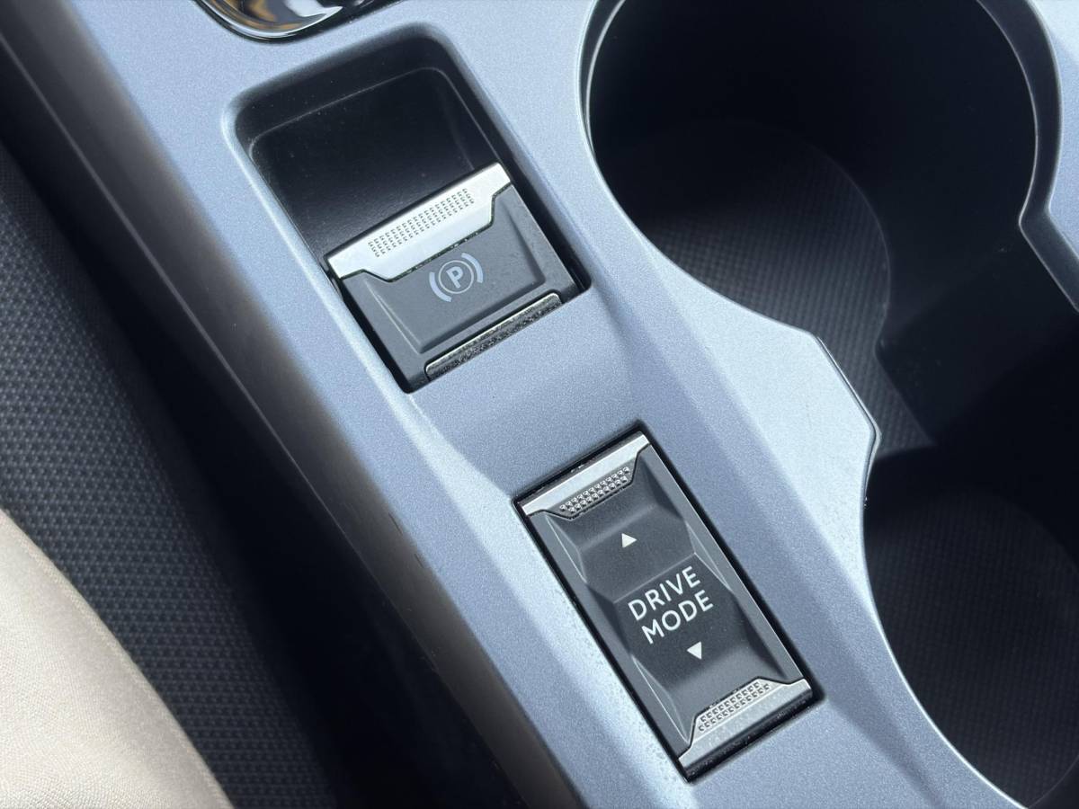 Peugeot 2008 Peugeot 2008 1.2 PureTech Allure ✓Recent beurt gehad✓D-riem vv in 06-2025✓360° Camera✓Draadloze telefoonlader✓Carplay✓Keyless✓Automaat✓Trekhaak✓Halfleder✓Navi✓Clima✓Cruise✓131pk✓Lm velgen✓2e Eigenaar✓Pdc V+A✓Rijstrooksensor✓N.A.P✓Apk tot 04-2028