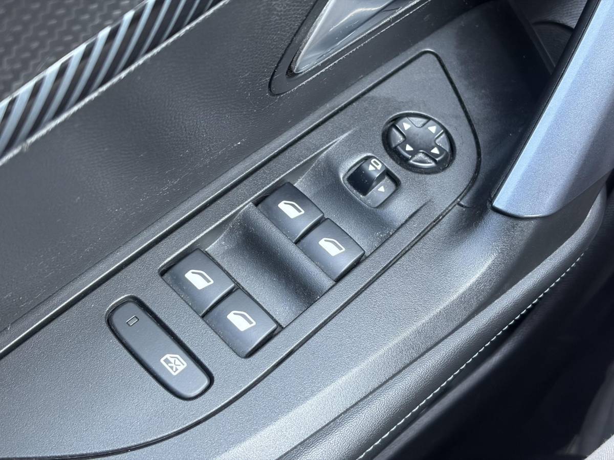 Peugeot 2008 Peugeot 2008 1.2 PureTech Allure ✓Recent beurt gehad✓D-riem vv in 06-2025✓360° Camera✓Draadloze telefoonlader✓Carplay✓Keyless✓Automaat✓Trekhaak✓Halfleder✓Navi✓Clima✓Cruise✓131pk✓Lm velgen✓2e Eigenaar✓Pdc V+A✓Rijstrooksensor✓N.A.P✓Apk tot 04-2028