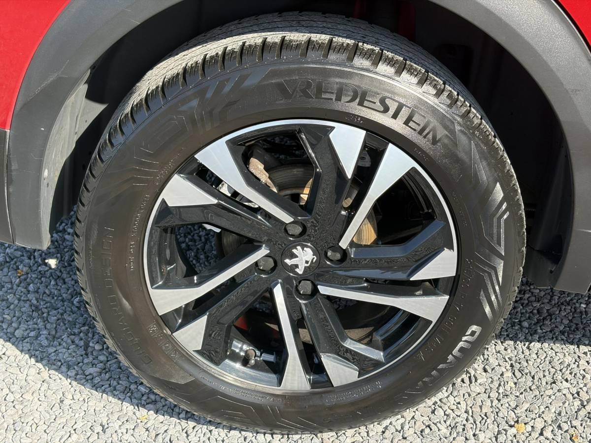 Peugeot 2008 Peugeot 2008 1.2 PureTech Allure ✓Recent beurt gehad✓D-riem vv in 06-2025✓360° Camera✓Draadloze telefoonlader✓Carplay✓Keyless✓Automaat✓Trekhaak✓Halfleder✓Navi✓Clima✓Cruise✓131pk✓Lm velgen✓2e Eigenaar✓Pdc V+A✓Rijstrooksensor✓N.A.P✓Apk tot 04-2028