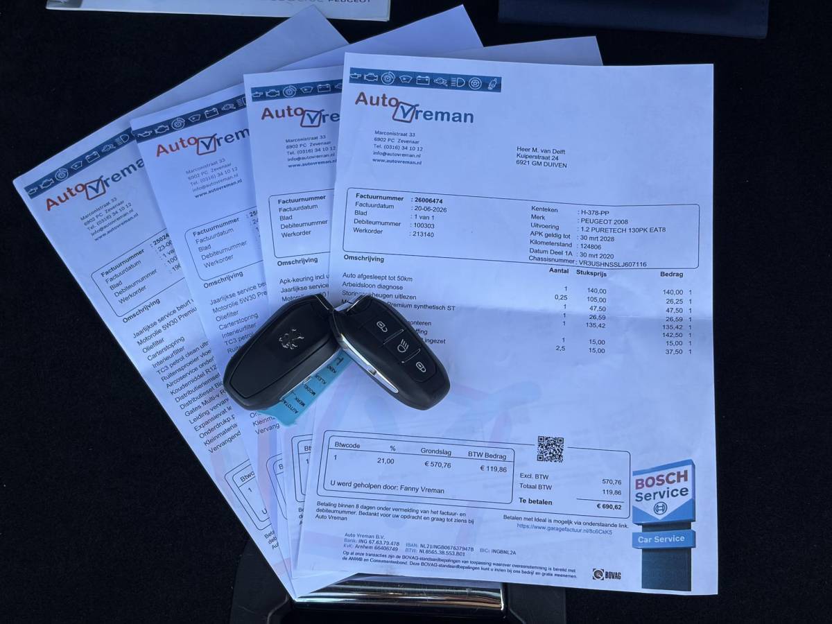 Peugeot 2008 Peugeot 2008 1.2 PureTech Allure ✓Recent beurt gehad✓D-riem vv in 06-2025✓360° Camera✓Draadloze telefoonlader✓Carplay✓Keyless✓Automaat✓Trekhaak✓Halfleder✓Navi✓Clima✓Cruise✓131pk✓Lm velgen✓2e Eigenaar✓Pdc V+A✓Rijstrooksensor✓N.A.P✓Apk tot 04-2028