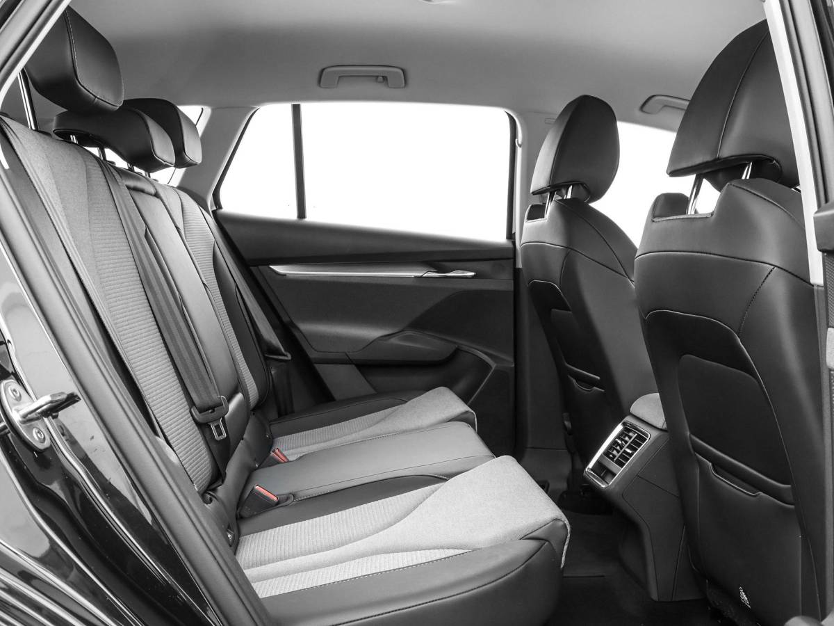 Škoda Enyaq iV Skoda Enyaq 50  150pk · SOH 94,4% · Apple/Android Car Play · Camera · Navigatie · Cruise Control · 19” Inch ·