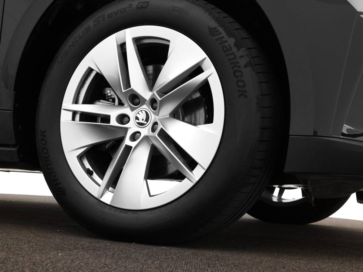 Škoda Enyaq iV Skoda Enyaq 50  150pk · SOH 94,4% · Apple/Android Car Play · Camera · Navigatie · Cruise Control · 19” Inch ·