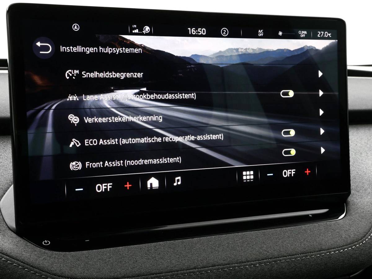 Škoda Enyaq iV Skoda Enyaq 50  150pk · SOH 94,4% · Apple/Android Car Play · Camera · Navigatie · Cruise Control · 19” Inch ·
