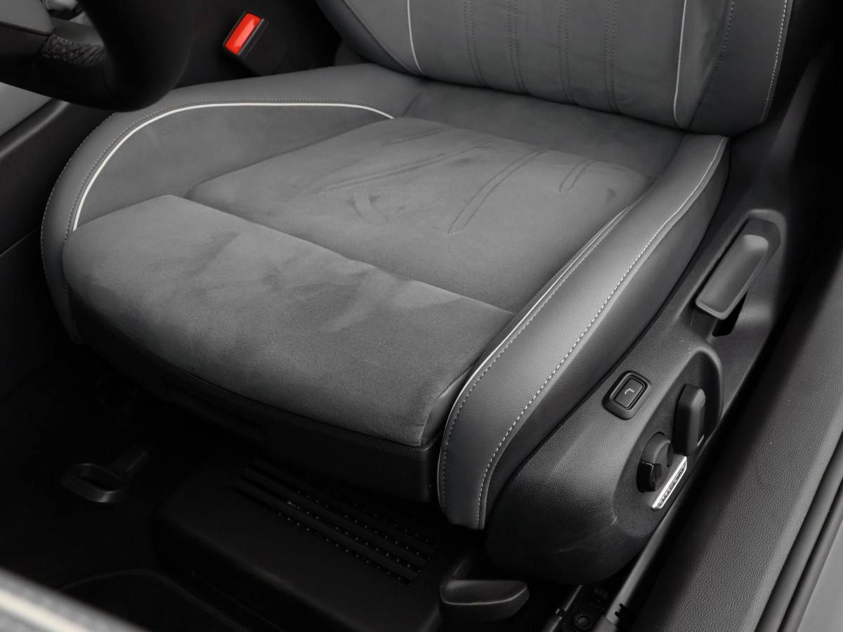 Volkswagen Passat Volkswagen Passat Variant 1.5 eTSI 150pk DSG Business · Camera · Stuur- & Stoelverwarming · Apple/Android Car Play · Massagefunctie Voorstoelen · Garantie t/m 11-06-2028 of 100.000km