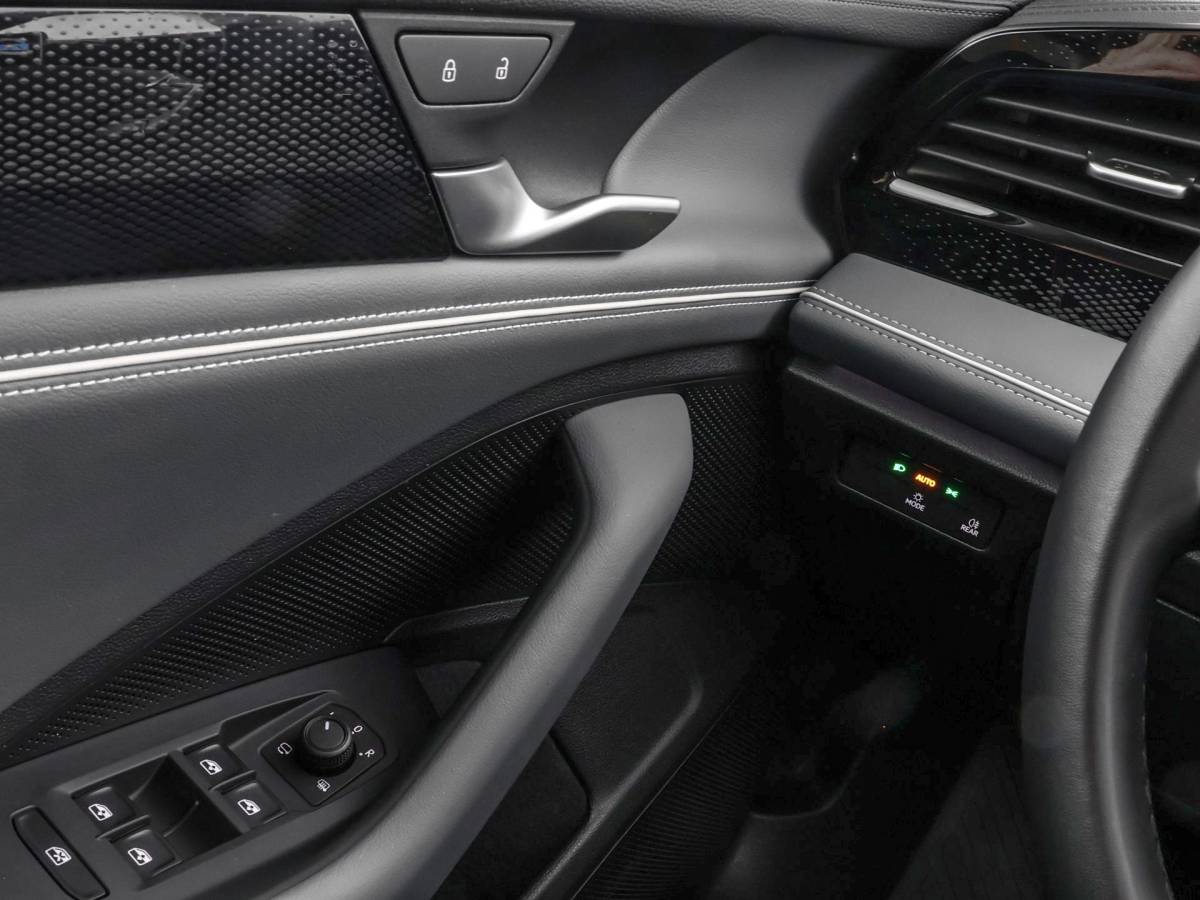 Volkswagen Passat Volkswagen Passat Variant 1.5 eTSI 150pk DSG Business · Camera · Stuur- & Stoelverwarming · Apple/Android Car Play · Massagefunctie Voorstoelen · Garantie t/m 11-06-2028 of 100.000km