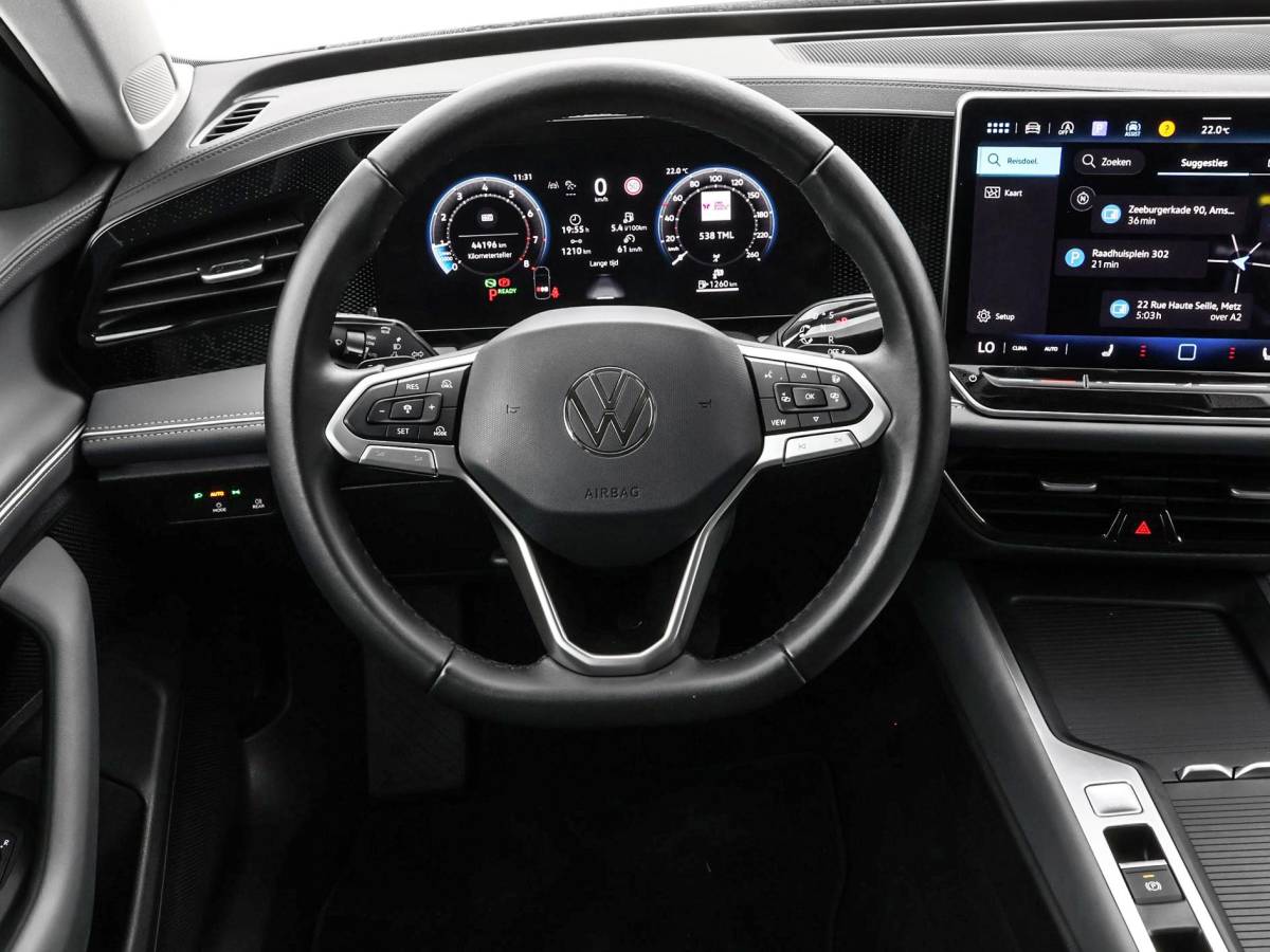 Volkswagen Passat Volkswagen Passat Variant 1.5 eTSI 150pk DSG Business · Camera · Stuur- & Stoelverwarming · Apple/Android Car Play · Massagefunctie Voorstoelen · Garantie t/m 11-06-2028 of 100.000km