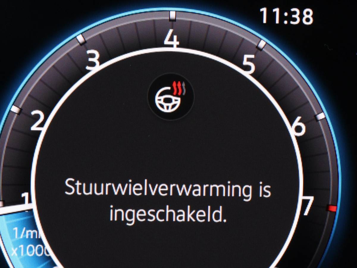 Volkswagen Passat Volkswagen Passat Variant 1.5 eTSI 150pk DSG Business · Camera · Stuur- & Stoelverwarming · Apple/Android Car Play · Massagefunctie Voorstoelen · Garantie t/m 11-06-2028 of 100.000km