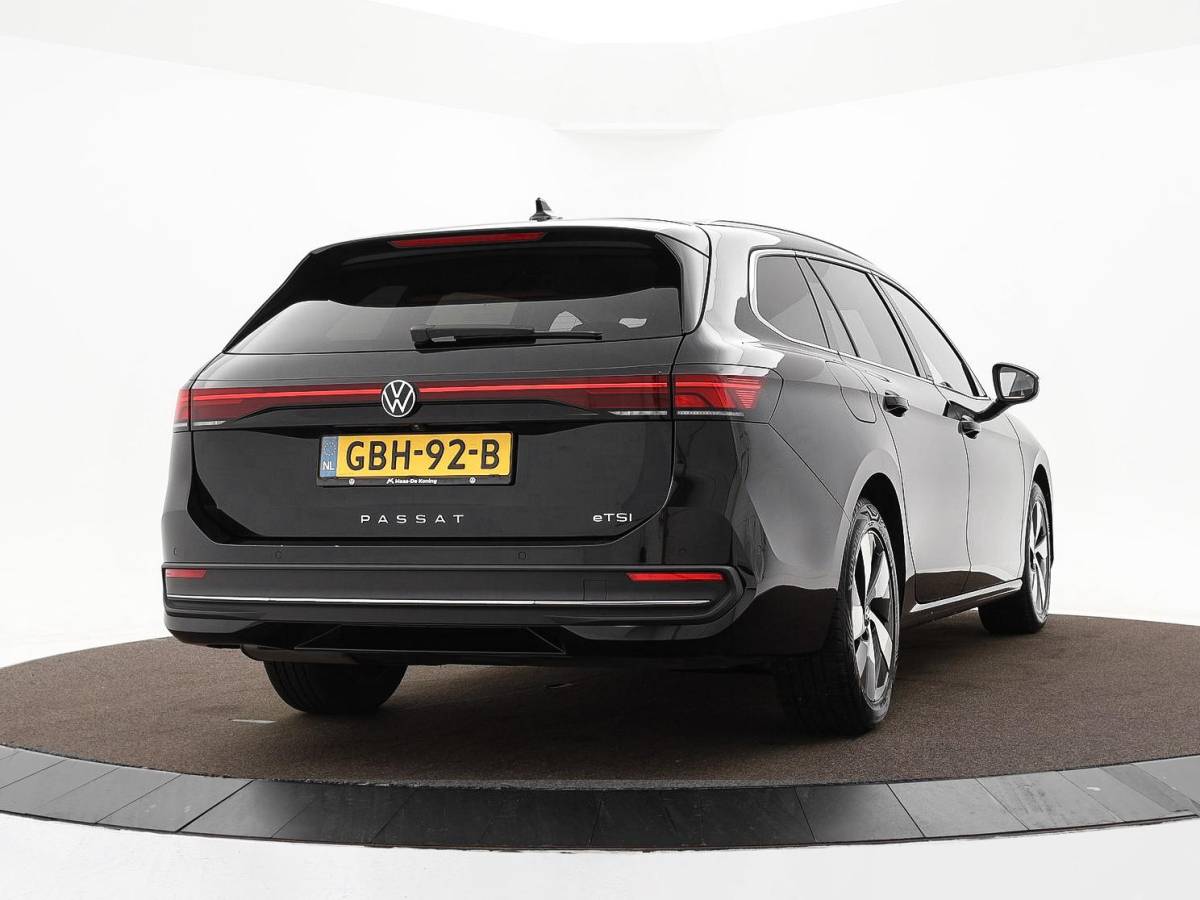 Volkswagen Passat Volkswagen Passat Variant 1.5 eTSI 150pk DSG Business · Camera · Stuur- & Stoelverwarming · Apple/Android Car Play · Massagefunctie Voorstoelen · Garantie t/m 11-06-2028 of 100.000km