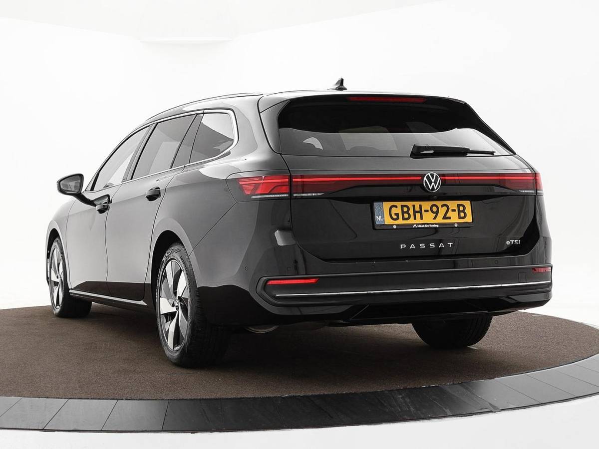 Volkswagen Passat Volkswagen Passat Variant 1.5 eTSI 150pk DSG Business · Camera · Stuur- & Stoelverwarming · Apple/Android Car Play · Massagefunctie Voorstoelen · Garantie t/m 11-06-2028 of 100.000km