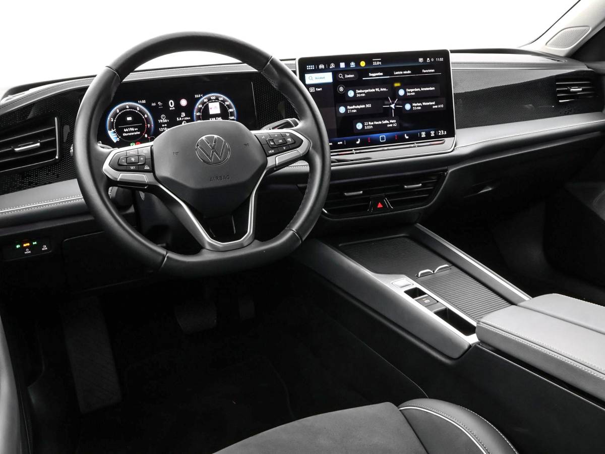 Volkswagen Passat Volkswagen Passat Variant 1.5 eTSI 150pk DSG Business · Camera · Stuur- & Stoelverwarming · Apple/Android Car Play · Massagefunctie Voorstoelen · Garantie t/m 11-06-2028 of 100.000km