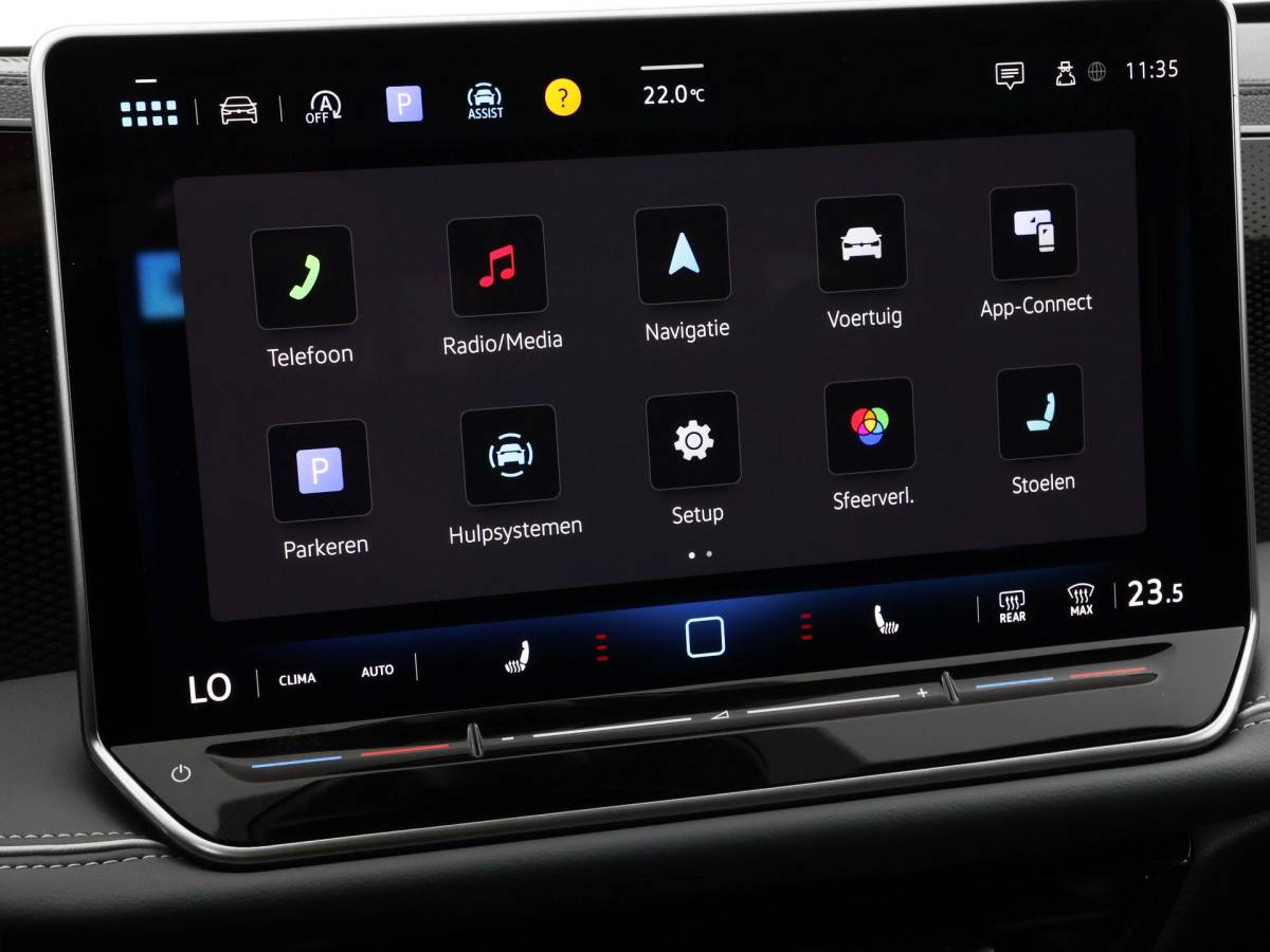 Volkswagen Passat Volkswagen Passat Variant 1.5 eTSI 150pk DSG Business · Camera · Stuur- & Stoelverwarming · Apple/Android Car Play · Massagefunctie Voorstoelen · Garantie t/m 11-06-2028 of 100.000km