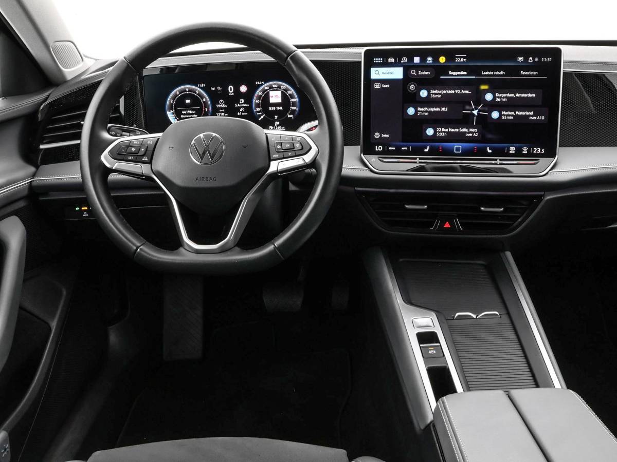 Volkswagen Passat Volkswagen Passat Variant 1.5 eTSI 150pk DSG Business · Camera · Stuur- & Stoelverwarming · Apple/Android Car Play · Massagefunctie Voorstoelen · Garantie t/m 11-06-2028 of 100.000km