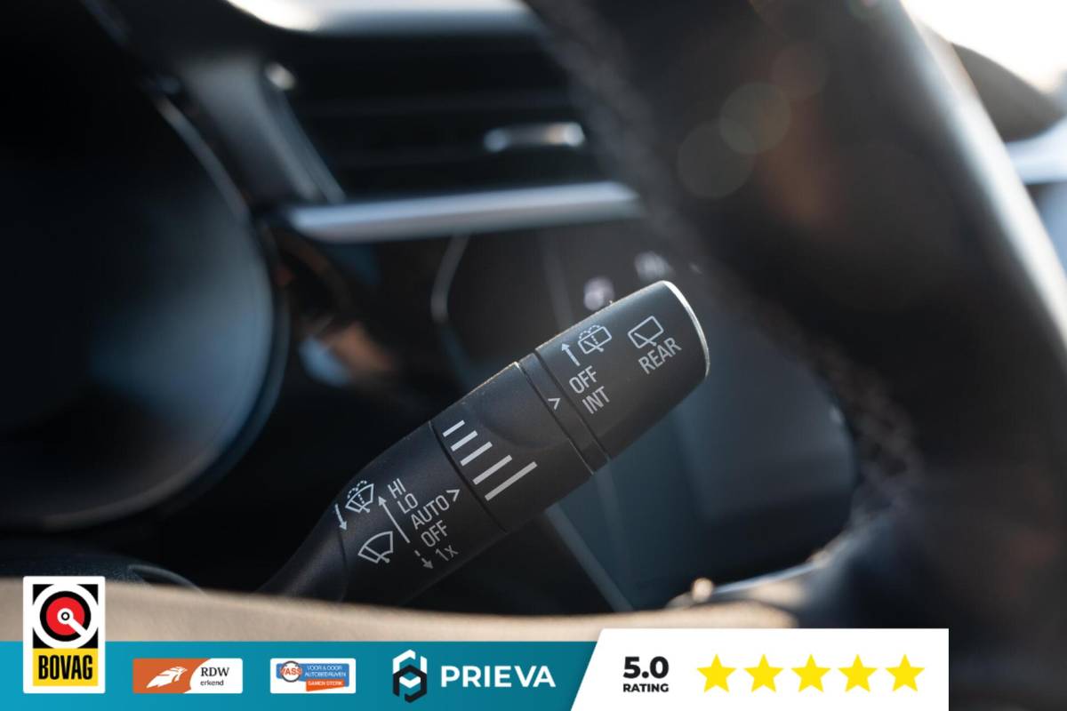 Opel Corsa Opel Corsa 1.2 Sport | Pano | Leder | Stoelverwarming | Navi | LED | 17”