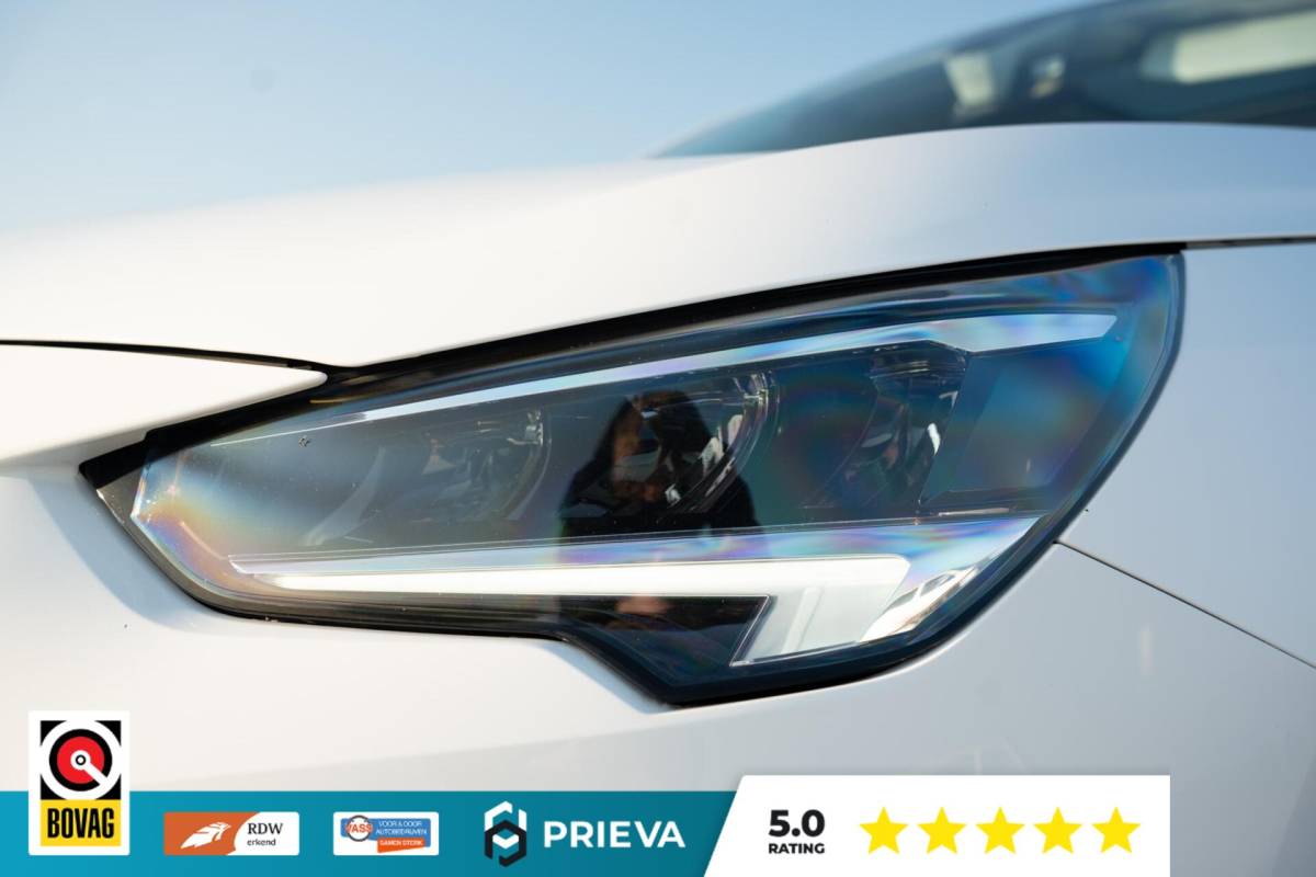 Opel Corsa Opel Corsa 1.2 Sport | Pano | Leder | Stoelverwarming | Navi | LED | 17”