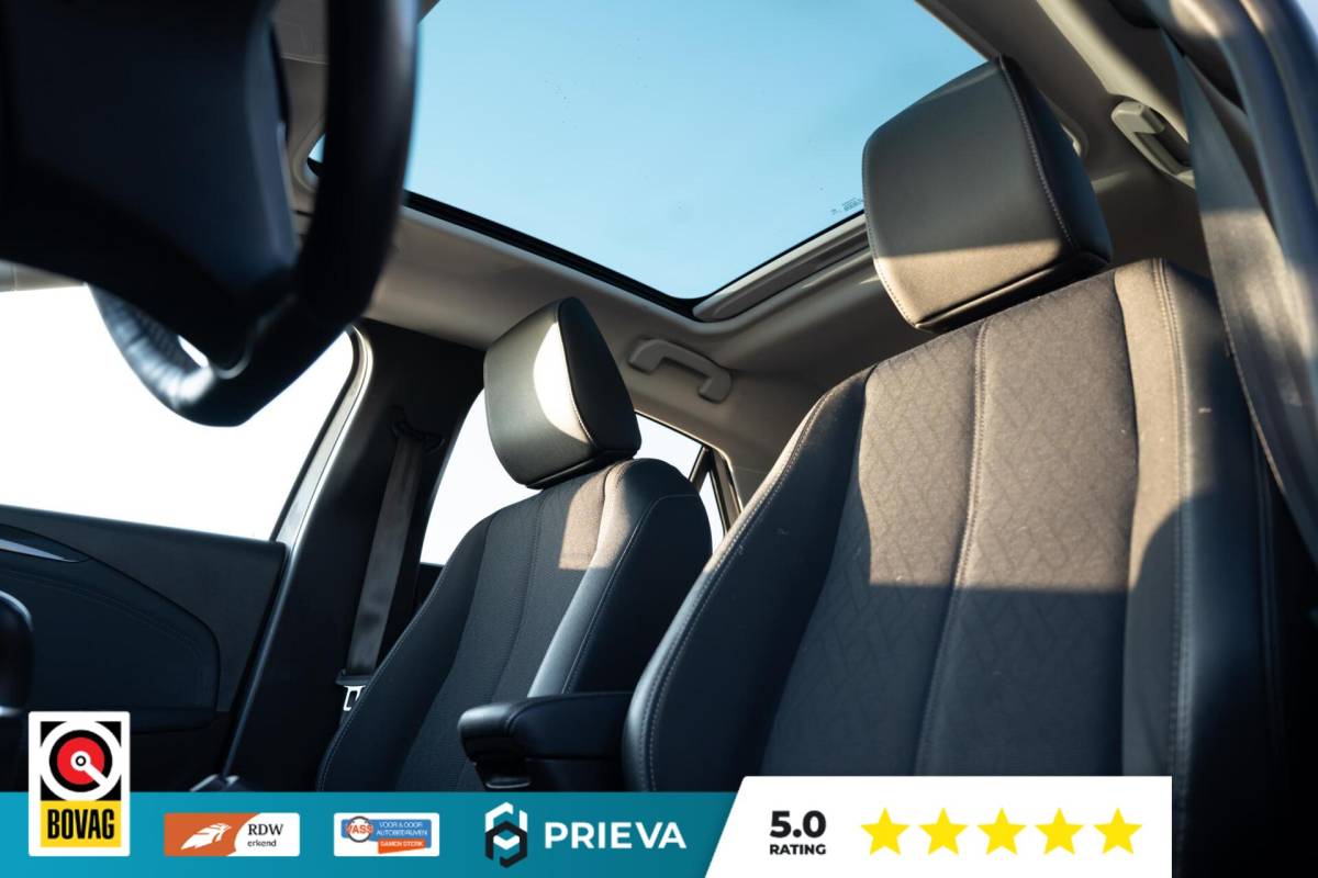 Opel Corsa Opel Corsa 1.2 Sport | Pano | Leder | Stoelverwarming | Navi | LED | 17”