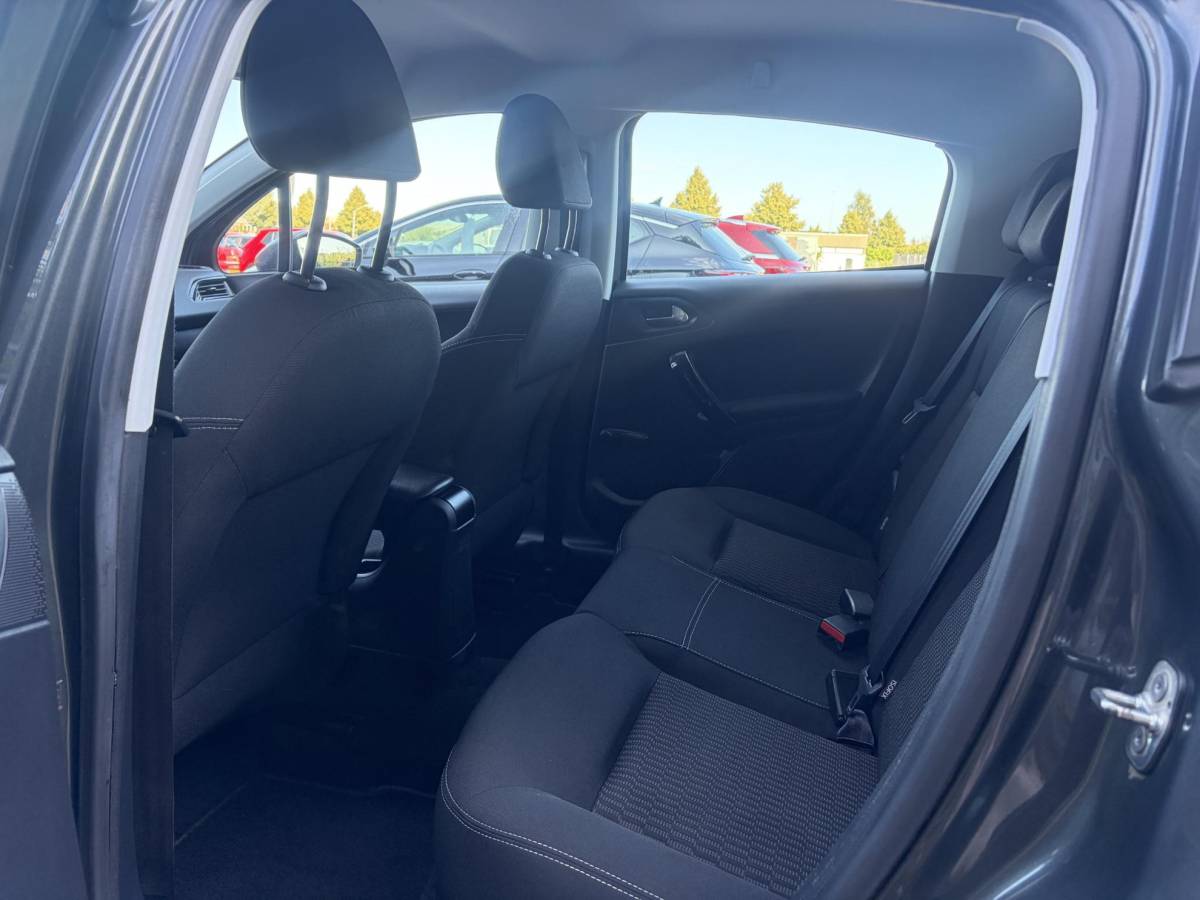 Peugeot 208 Peugeot 208 1.2 PureTech Blue Lion ✓1e Eigenaar✓Navi✓Trekhaak✓Carplay✓Airco✓Cruise✓Pdc✓5 Deurs✓N.A.P✓Apk tot 09-2027