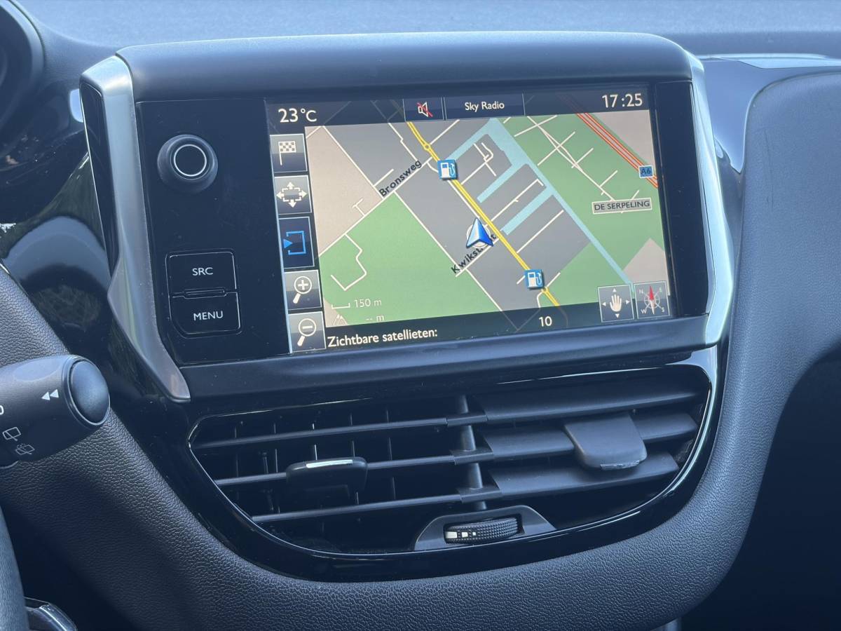 Peugeot 208 Peugeot 208 1.2 PureTech Blue Lion ✓1e Eigenaar✓Navi✓Trekhaak✓Carplay✓Airco✓Cruise✓Pdc✓5 Deurs✓N.A.P✓Apk tot 09-2027