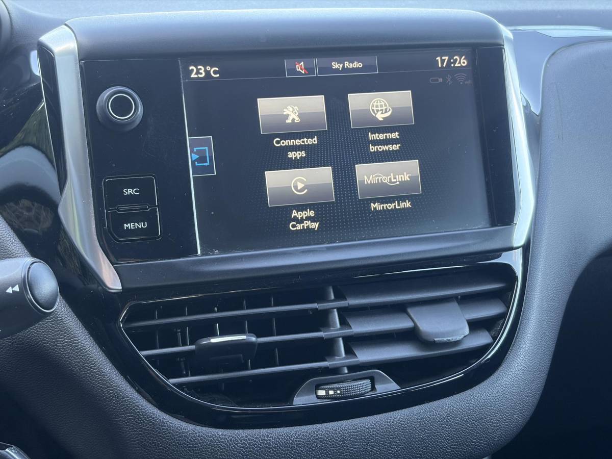 Peugeot 208 Peugeot 208 1.2 PureTech Blue Lion ✓1e Eigenaar✓Navi✓Trekhaak✓Carplay✓Airco✓Cruise✓Pdc✓5 Deurs✓N.A.P✓Apk tot 09-2027