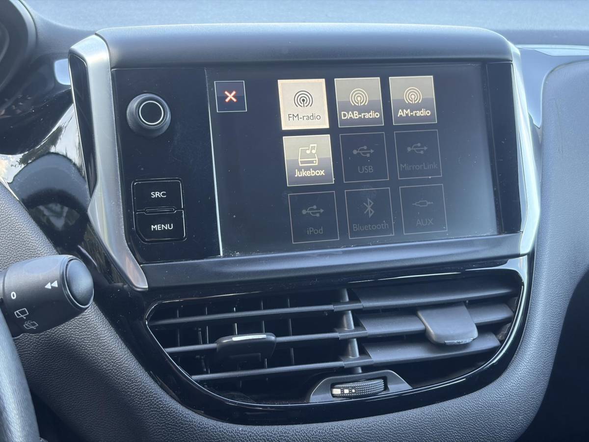 Peugeot 208 Peugeot 208 1.2 PureTech Blue Lion ✓1e Eigenaar✓Navi✓Trekhaak✓Carplay✓Airco✓Cruise✓Pdc✓5 Deurs✓N.A.P✓Apk tot 09-2027